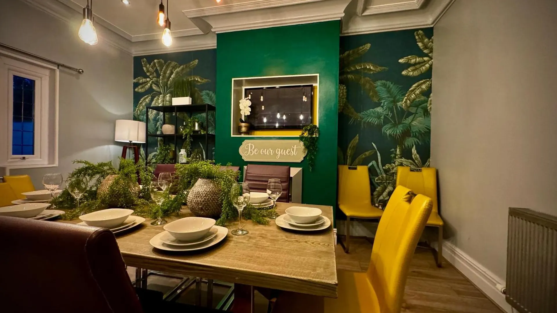 Sleeps10-Parking-Garden-Hottub-Petfriendly Villa Blackpool 0*,