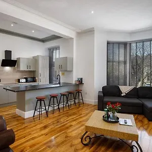  Apartment No3 Garlands